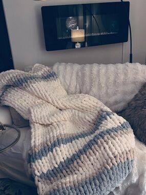 Plush Chunky Knit Throw Blanket in Cream, blue and taupe grey hand knit